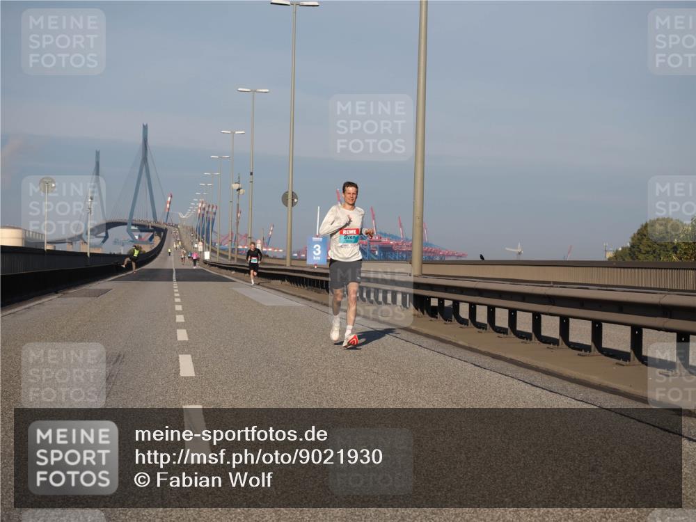 03.10.2025 - Köhlbrandbrückenlauf Fabian Wolf http://msf.ph/oto/9021930 03.10.2025 09:36:56 Position 3  meine-sportfotos.de