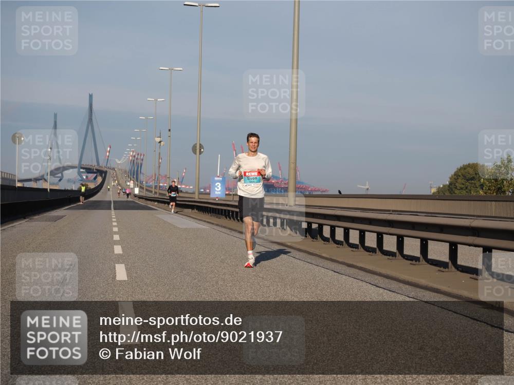 03.10.2025 - Köhlbrandbrückenlauf Fabian Wolf http://msf.ph/oto/9021937 03.10.2025 09:36:56 Position 3 3 meine-sportfotos.de