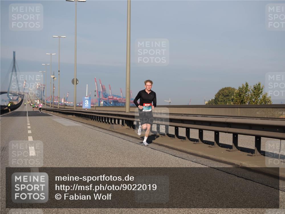 03.10.2025 - Köhlbrandbrückenlauf Fabian Wolf http://msf.ph/oto/9022019 03.10.2025 09:37:06 Position 3  meine-sportfotos.de