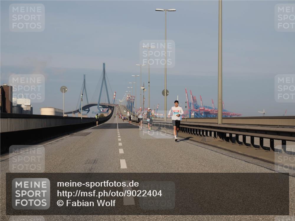 03.10.2025 - Köhlbrandbrückenlauf Fabian Wolf http://msf.ph/oto/9022404 03.10.2025 09:38:07 Position 3  meine-sportfotos.de