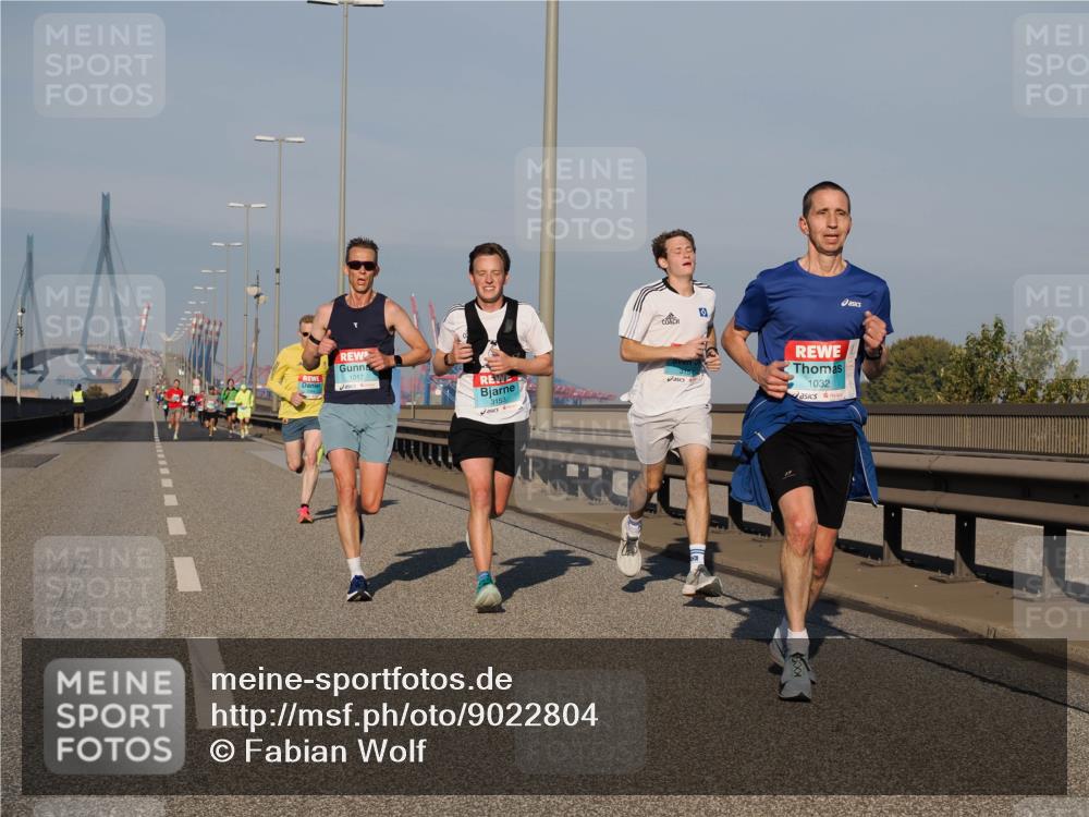 03.10.2025 - Köhlbrandbrückenlauf Fabian Wolf http://msf.ph/oto/9022804 03.10.2025 09:38:54 Position 3 1017, 3153, 1032 meine-sportfotos.de