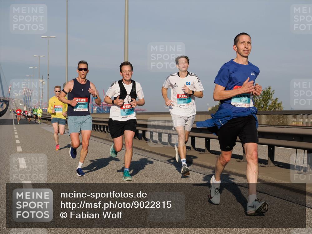03.10.2025 - Köhlbrandbrückenlauf Fabian Wolf http://msf.ph/oto/9022815 03.10.2025 09:38:54 Position 3 1017, 3153, 3154, 1032 meine-sportfotos.de