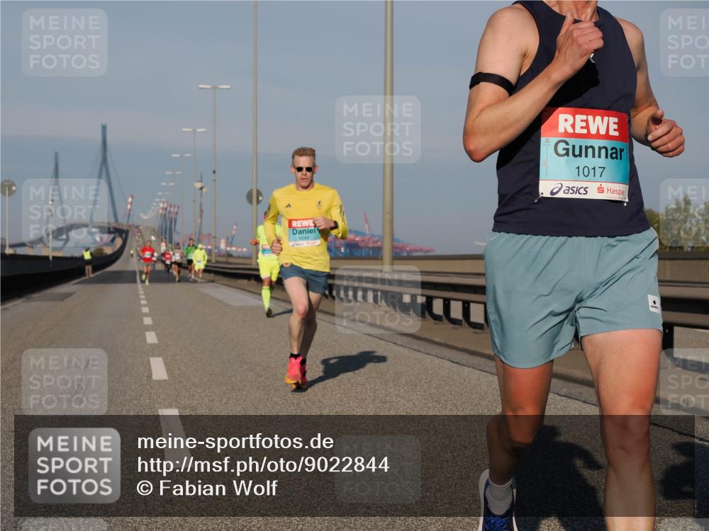 03.10.2025 - Köhlbrandbrückenlauf Fabian Wolf http://msf.ph/oto/9022844 03.10.2025 09:38:56 Position 3 1044, 1017 meine-sportfotos.de