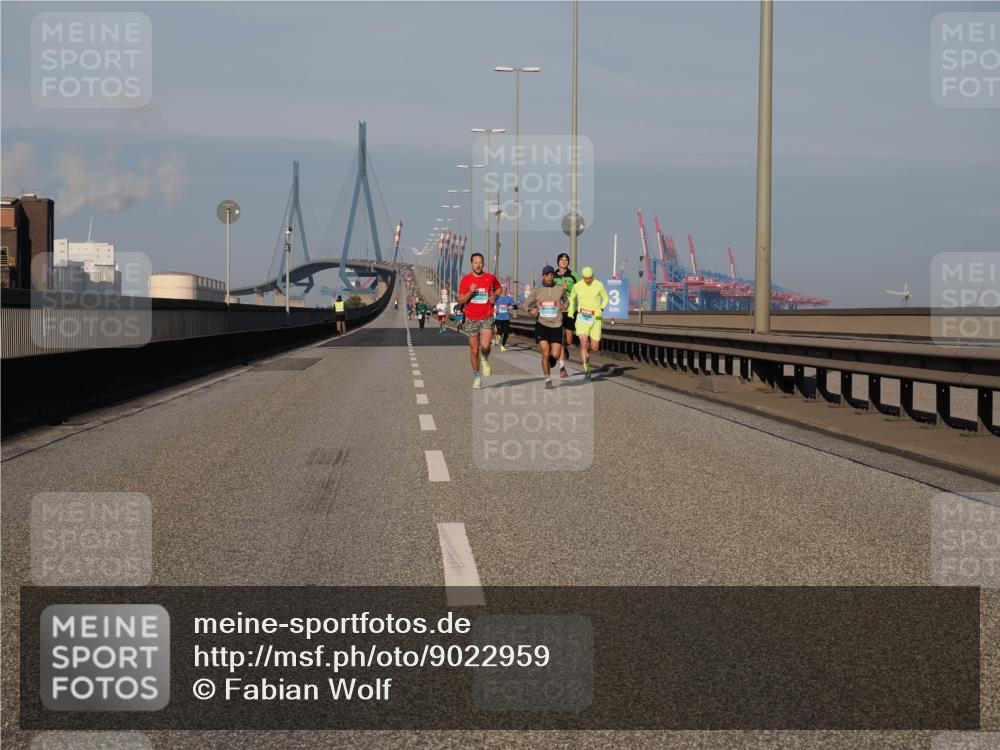 03.10.2025 - Köhlbrandbrückenlauf Fabian Wolf http://msf.ph/oto/9022959 03.10.2025 09:39:05 Position 3 13 meine-sportfotos.de