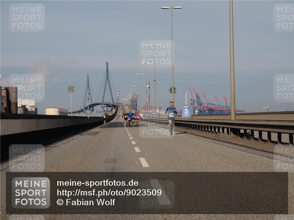 03.10.2025 - Köhlbrandbrückenlauf Fabian Wolf http://msf.ph/oto/9023509 03.10.2025 09:39:44 Position 3  meine-sportfotos.de