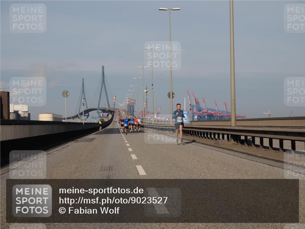 03.10.2025 - Köhlbrandbrückenlauf Fabian Wolf http://msf.ph/oto/9023527 03.10.2025 09:39:45 Position 3  meine-sportfotos.de