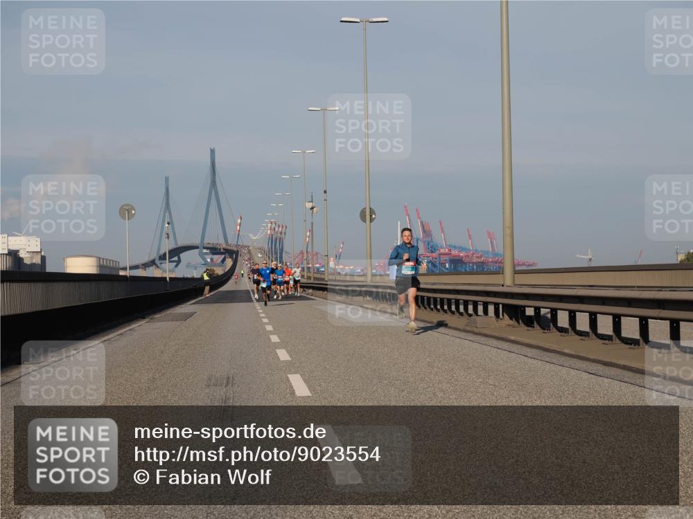 03.10.2025 - Köhlbrandbrückenlauf Fabian Wolf http://msf.ph/oto/9023554 03.10.2025 09:39:46 Position 3  meine-sportfotos.de