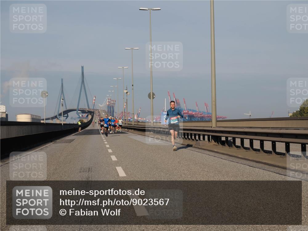 03.10.2025 - Köhlbrandbrückenlauf Fabian Wolf http://msf.ph/oto/9023567 03.10.2025 09:39:46 Position 3  meine-sportfotos.de