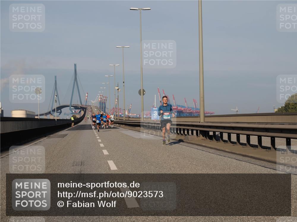 03.10.2025 - Köhlbrandbrückenlauf Fabian Wolf http://msf.ph/oto/9023573 03.10.2025 09:39:46 Position 3  meine-sportfotos.de