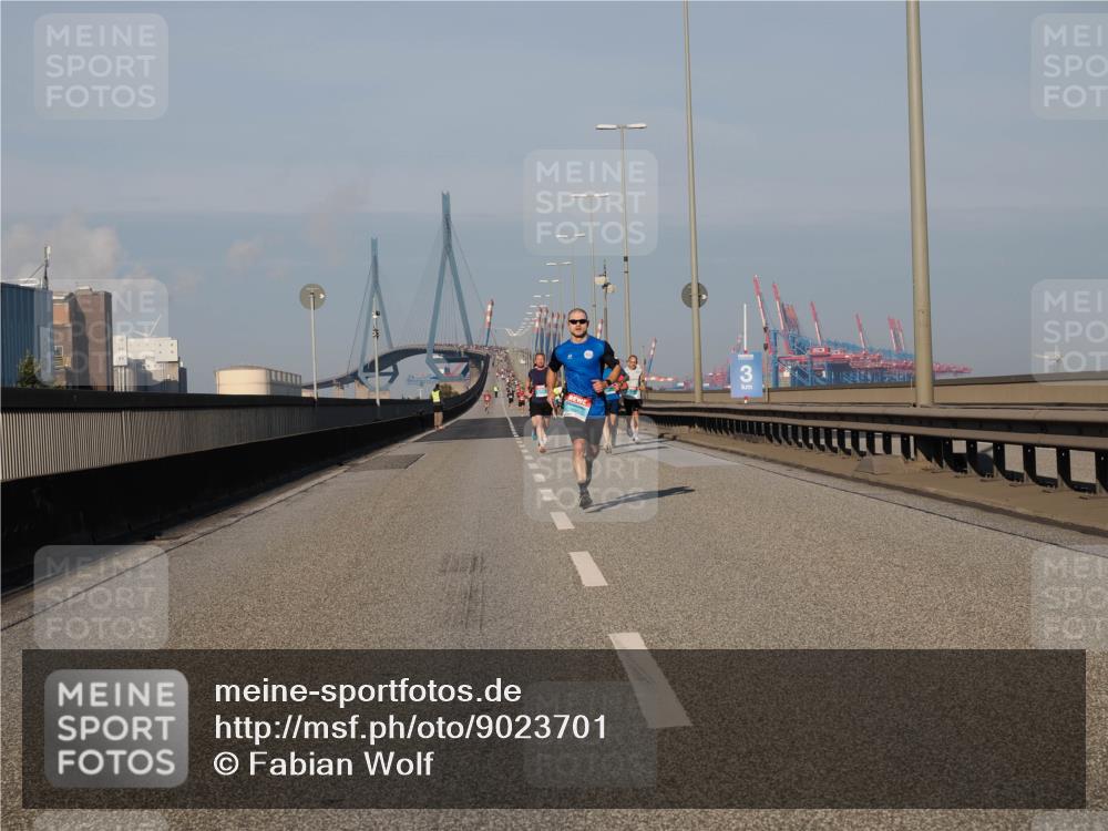 03.10.2025 - Köhlbrandbrückenlauf Fabian Wolf http://msf.ph/oto/9023701 03.10.2025 09:39:55 Position 3 35 meine-sportfotos.de