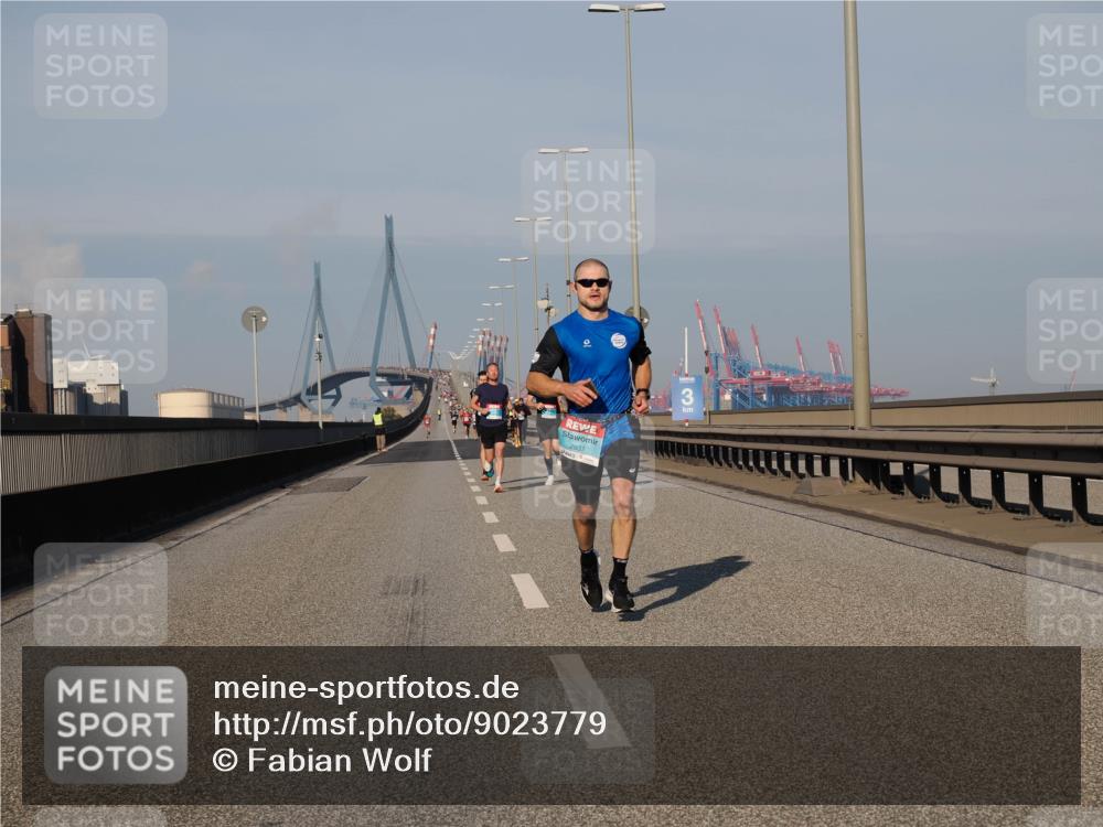 03.10.2025 - Köhlbrandbrückenlauf Fabian Wolf http://msf.ph/oto/9023779 03.10.2025 09:39:57 Position 3 2937 meine-sportfotos.de