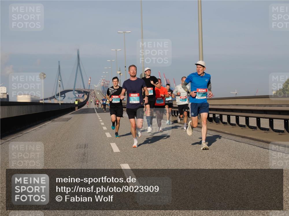 03.10.2025 - Köhlbrandbrückenlauf Fabian Wolf http://msf.ph/oto/9023909 03.10.2025 09:40:02 Position 3 3809 meine-sportfotos.de