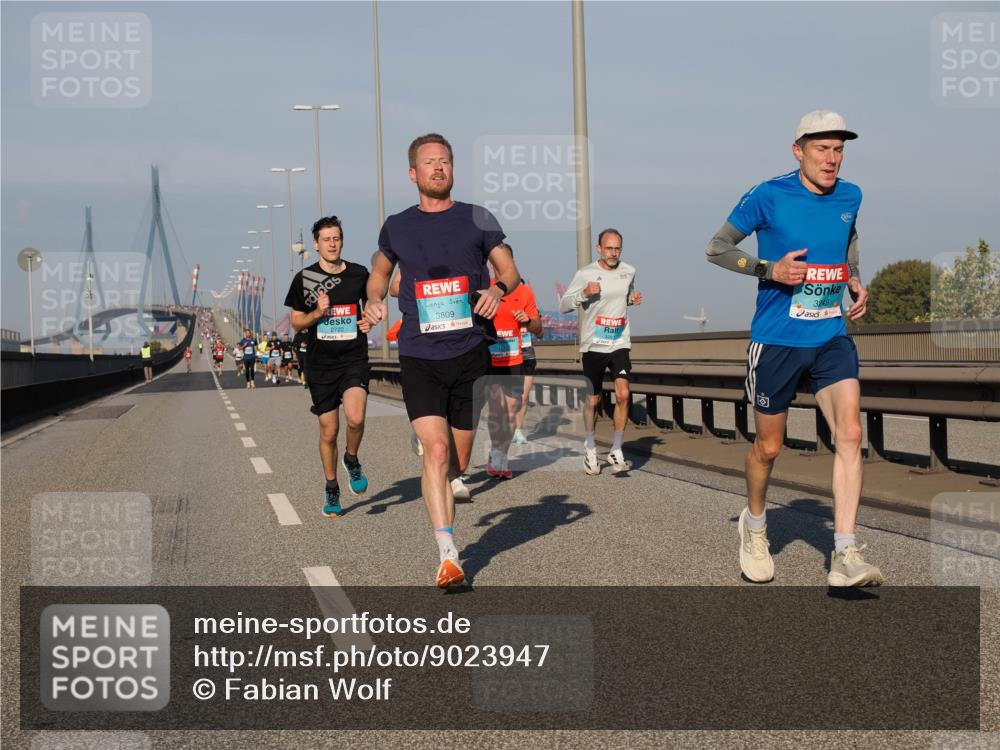 03.10.2025 - Köhlbrandbrückenlauf Fabian Wolf http://msf.ph/oto/9023947 03.10.2025 09:40:03 Position 3 2722, 3809, 3248 meine-sportfotos.de