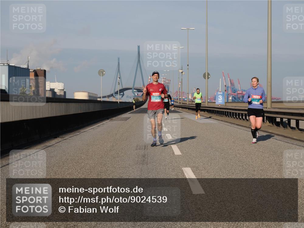 03.10.2025 - Köhlbrandbrückenlauf Fabian Wolf http://msf.ph/oto/9024539 03.10.2025 09:40:38 Position 3 1035, 3 meine-sportfotos.de