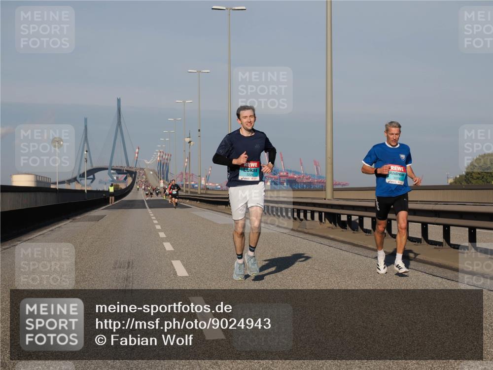 03.10.2025 - Köhlbrandbrückenlauf Fabian Wolf http://msf.ph/oto/9024943 03.10.2025 09:41:00 Position 3 3226, 3078 meine-sportfotos.de