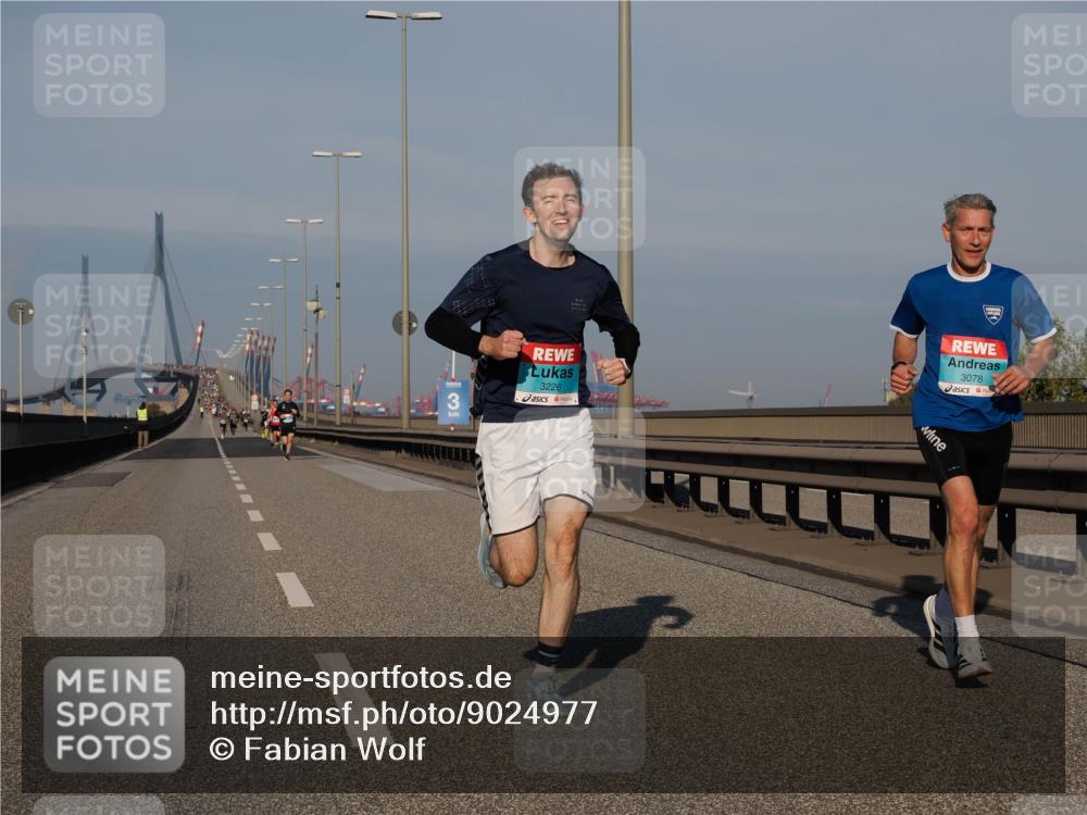 03.10.2025 - Köhlbrandbrückenlauf Fabian Wolf http://msf.ph/oto/9024977 03.10.2025 09:41:01 Position 3 3, 3226, 3078 meine-sportfotos.de
