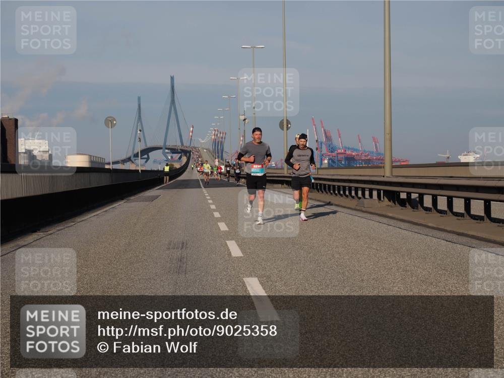 03.10.2025 - Köhlbrandbrückenlauf Fabian Wolf http://msf.ph/oto/9025358 03.10.2025 09:41:32 Position 3  meine-sportfotos.de