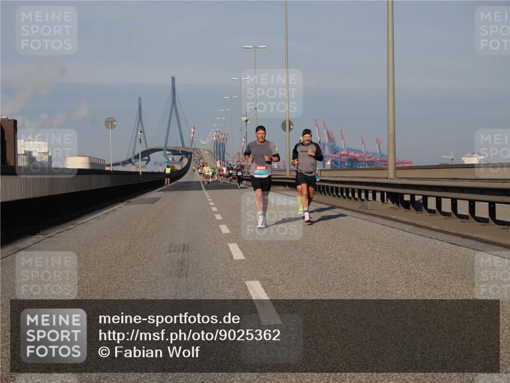 03.10.2025 - Köhlbrandbrückenlauf Fabian Wolf http://msf.ph/oto/9025362 03.10.2025 09:41:33 Position 3  meine-sportfotos.de