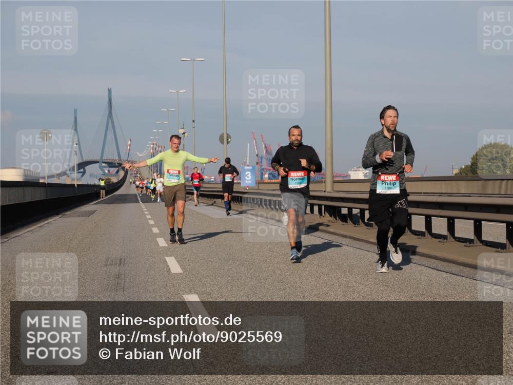 03.10.2025 - Köhlbrandbrückenlauf Fabian Wolf http://msf.ph/oto/9025569 03.10.2025 09:41:50 Position 3 3, 3193, 1184 meine-sportfotos.de