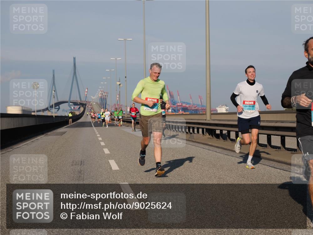 03.10.2025 - Köhlbrandbrückenlauf Fabian Wolf http://msf.ph/oto/9025624 03.10.2025 09:41:52 Position 3 3702 meine-sportfotos.de