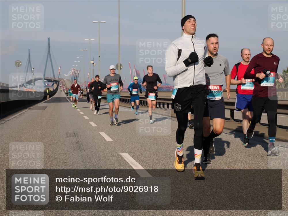03.10.2025 - Köhlbrandbrückenlauf Fabian Wolf http://msf.ph/oto/9026918 03.10.2025 09:42:54 Position 3 1069, 3491, 834 meine-sportfotos.de