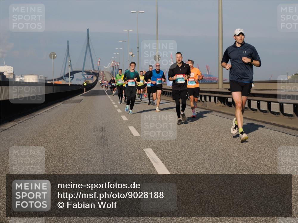 03.10.2025 - Köhlbrandbrückenlauf Fabian Wolf http://msf.ph/oto/9028188 03.10.2025 09:43:38 Position 3  meine-sportfotos.de