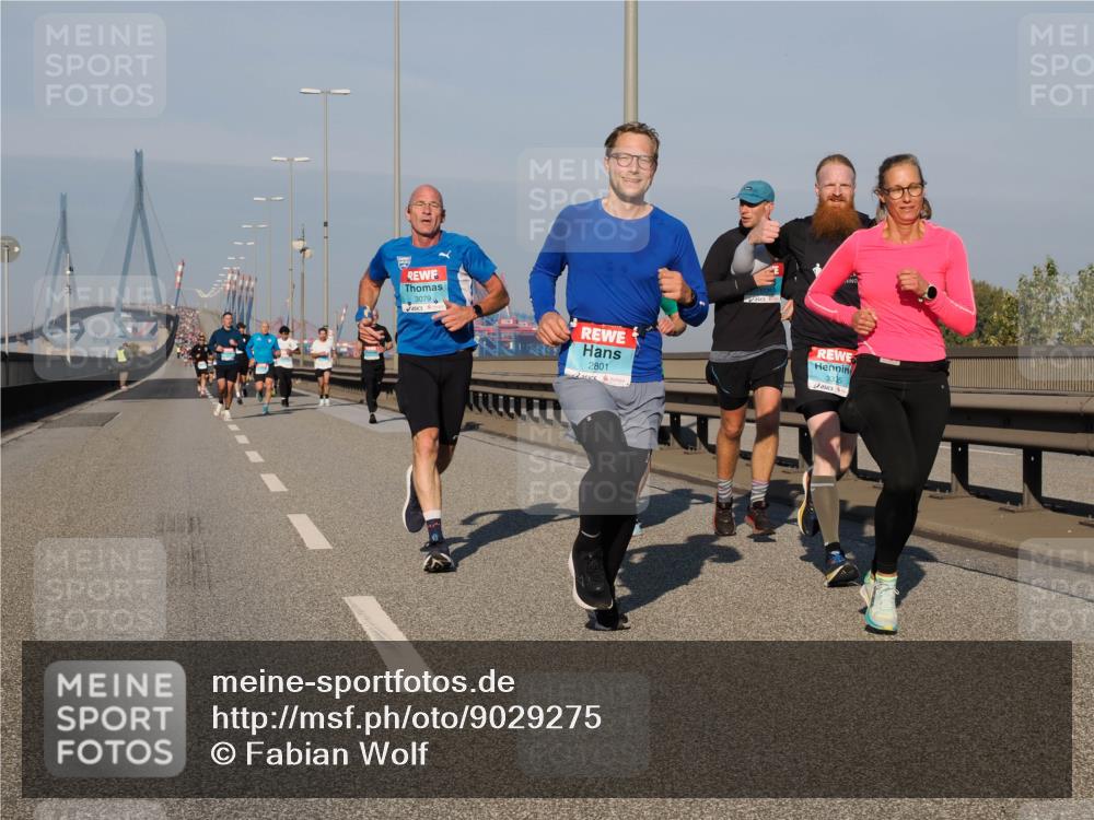 03.10.2025 - Köhlbrandbrückenlauf Fabian Wolf http://msf.ph/oto/9029275 03.10.2025 09:44:15 Position 3 3079, 2801, 3335 meine-sportfotos.de
