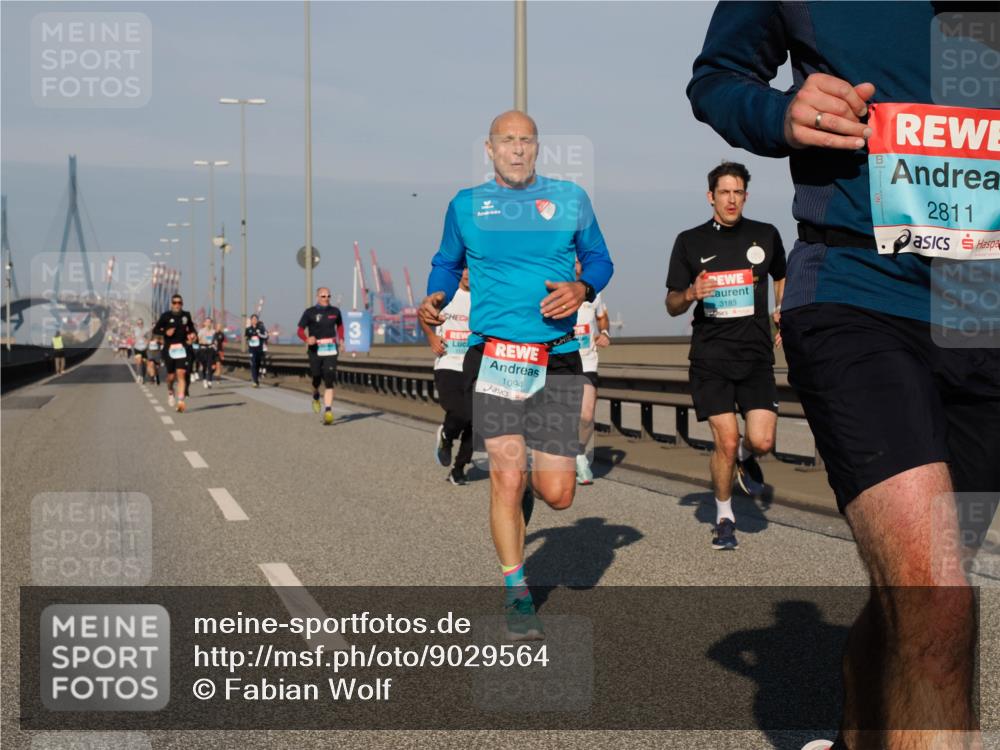 03.10.2025 - Köhlbrandbrückenlauf Fabian Wolf http://msf.ph/oto/9029564 03.10.2025 09:44:27 Position 3 1094, 3183, 2811 meine-sportfotos.de
