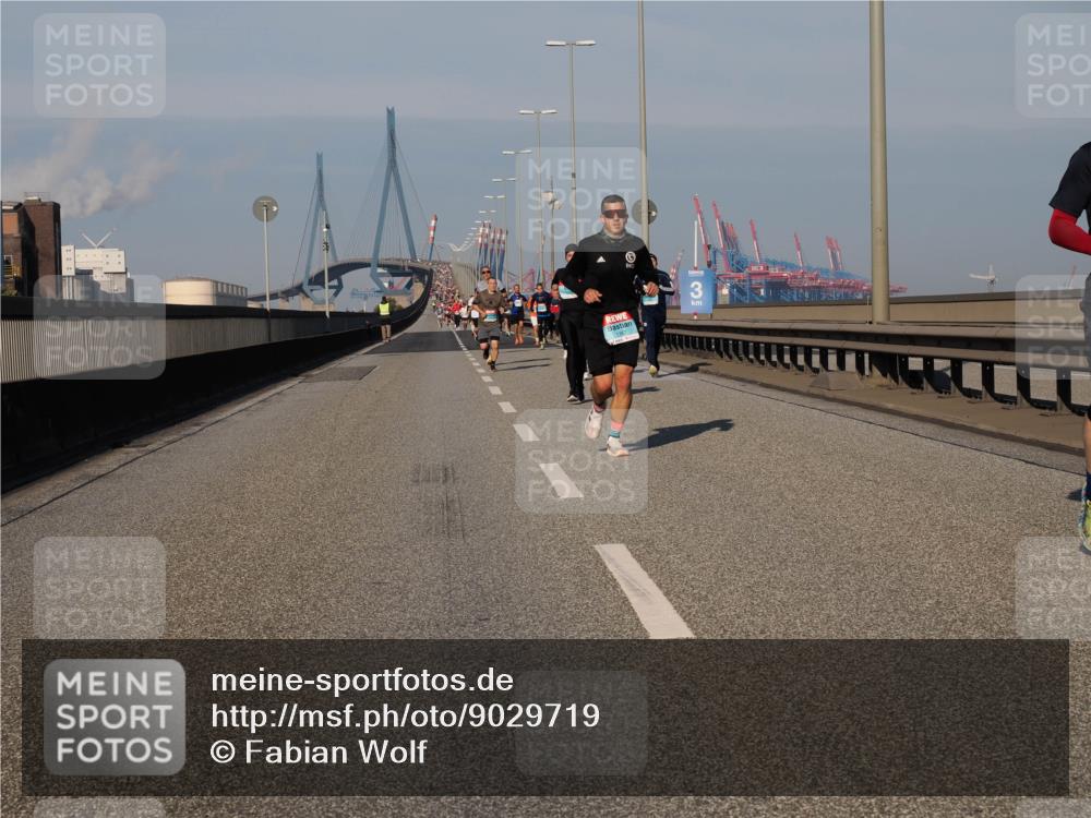 03.10.2025 - Köhlbrandbrückenlauf Fabian Wolf http://msf.ph/oto/9029719 03.10.2025 09:44:32 Position 3  meine-sportfotos.de