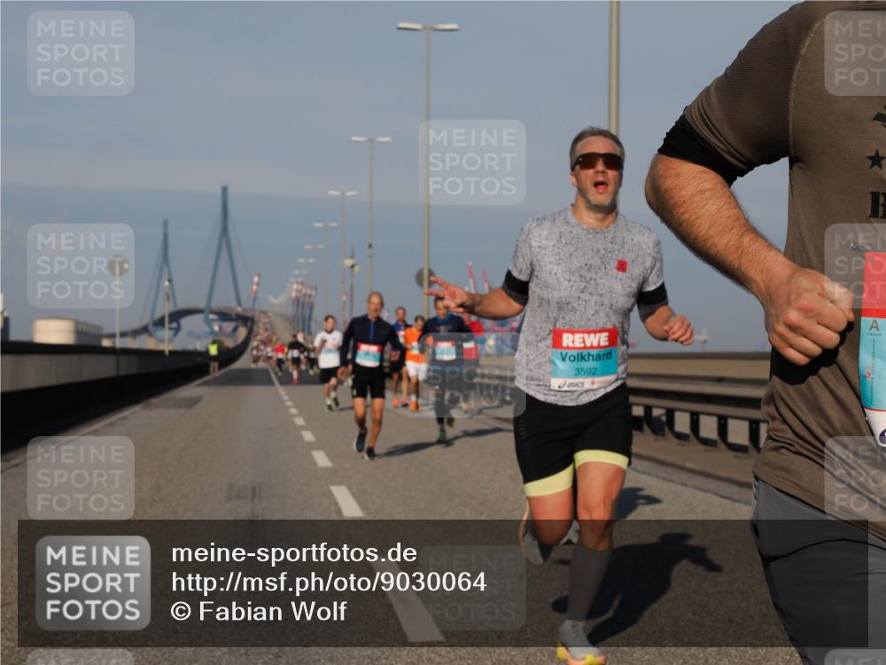 03.10.2025 - Köhlbrandbrückenlauf Fabian Wolf http://msf.ph/oto/9030064 03.10.2025 09:44:44 Position 3 3592 meine-sportfotos.de