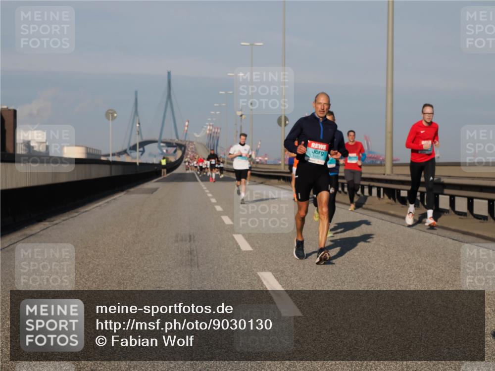 03.10.2025 - Köhlbrandbrückenlauf Fabian Wolf http://msf.ph/oto/9030130 03.10.2025 09:44:46 Position 3 102 meine-sportfotos.de