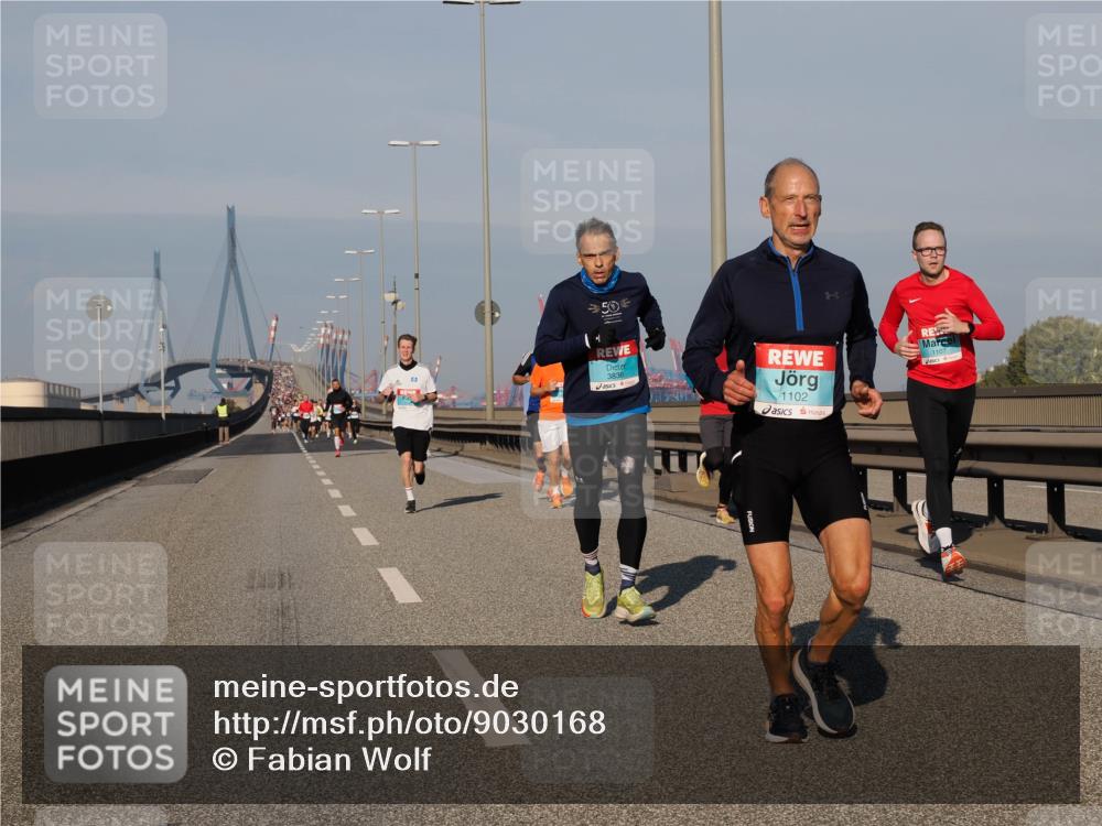 03.10.2025 - Köhlbrandbrückenlauf Fabian Wolf http://msf.ph/oto/9030168 03.10.2025 09:44:47 Position 3 50, 3836, 1102, 1107 meine-sportfotos.de