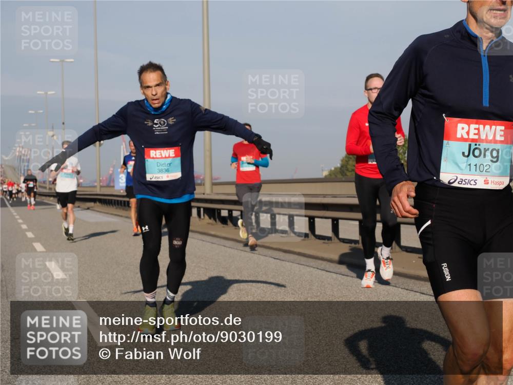 03.10.2025 - Köhlbrandbrückenlauf Fabian Wolf http://msf.ph/oto/9030199 03.10.2025 09:44:48 Position 3 50, 3836, 1102 meine-sportfotos.de