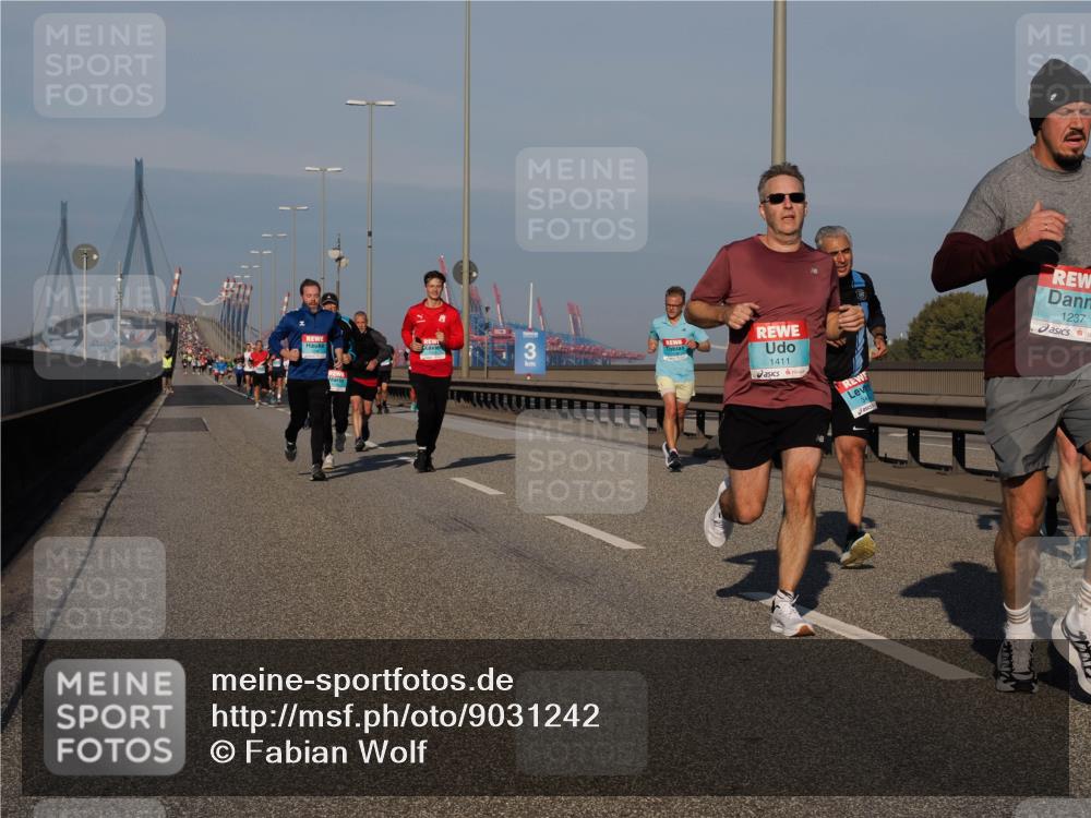 03.10.2025 - Köhlbrandbrückenlauf Fabian Wolf http://msf.ph/oto/9031242 03.10.2025 09:45:32 Position 3 3, 1411, 1237 meine-sportfotos.de