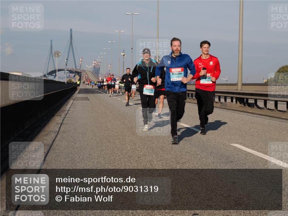 03.10.2025 - Köhlbrandbrückenlauf Fabian Wolf http://msf.ph/oto/9031319 03.10.2025 09:45:35 Position 3 1175, 1249, 1118 meine-sportfotos.de