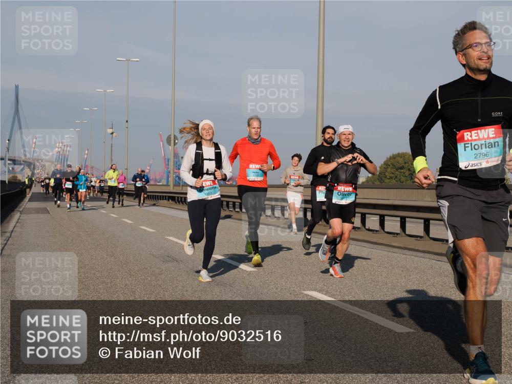 03.10.2025 - Köhlbrandbrückenlauf Fabian Wolf http://msf.ph/oto/9032516 03.10.2025 09:46:40 Position 3 1553, 3719, 2796 meine-sportfotos.de