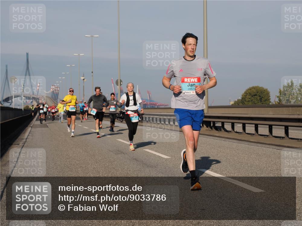 03.10.2025 - Köhlbrandbrückenlauf Fabian Wolf http://msf.ph/oto/9033786 03.10.2025 09:47:47 Position 3 2857 meine-sportfotos.de