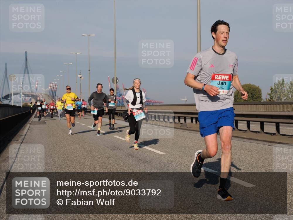03.10.2025 - Köhlbrandbrückenlauf Fabian Wolf http://msf.ph/oto/9033792 03.10.2025 09:47:48 Position 3 2857 meine-sportfotos.de