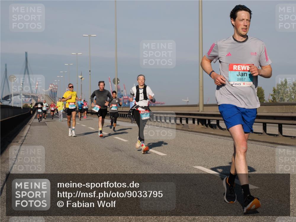 03.10.2025 - Köhlbrandbrückenlauf Fabian Wolf http://msf.ph/oto/9033795 03.10.2025 09:47:48 Position 3 2857 meine-sportfotos.de