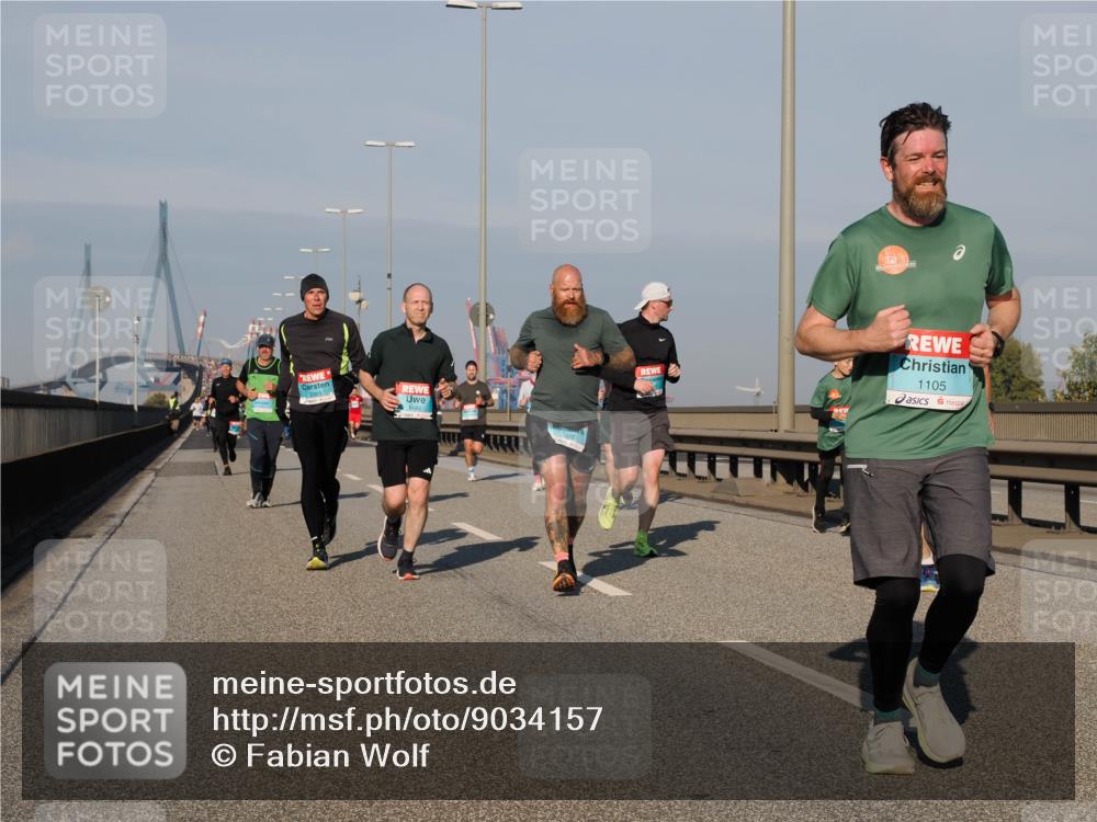 03.10.2025 - Köhlbrandbrückenlauf Fabian Wolf http://msf.ph/oto/9034157 03.10.2025 09:48:20 Position 3 1493, 1072, 1105 meine-sportfotos.de