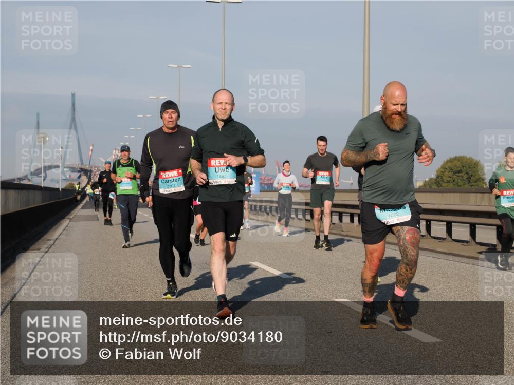 03.10.2025 - Köhlbrandbrückenlauf Fabian Wolf http://msf.ph/oto/9034180 03.10.2025 09:48:21 Position 3 3301, 1493, 1072 meine-sportfotos.de