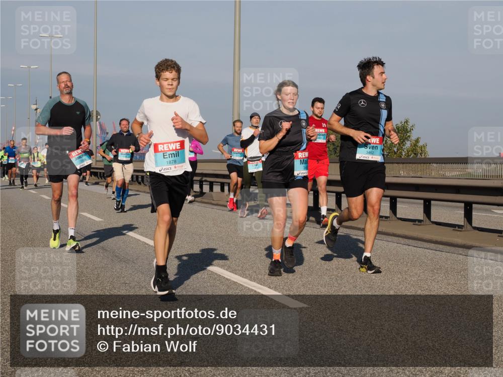 03.10.2025 - Köhlbrandbrückenlauf Fabian Wolf http://msf.ph/oto/9034431 03.10.2025 09:48:40 Position 3 1056, 1878, 19, 3521, 3462 meine-sportfotos.de