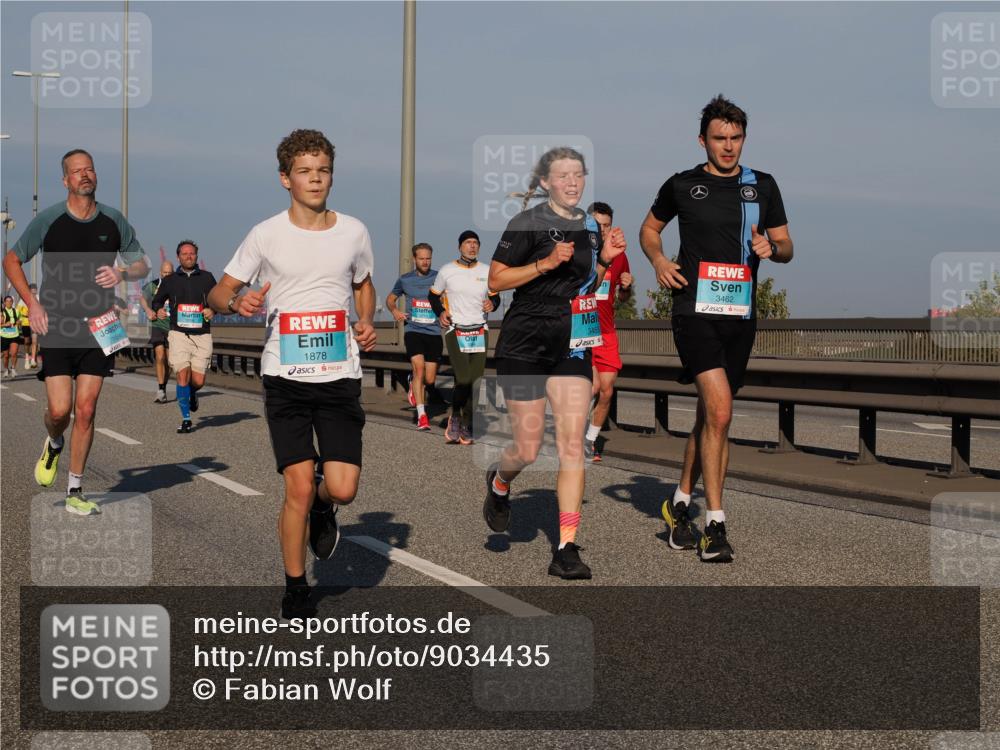 03.10.2025 - Köhlbrandbrückenlauf Fabian Wolf http://msf.ph/oto/9034435 03.10.2025 09:48:40 Position 3 1878, 3465, 3462 meine-sportfotos.de