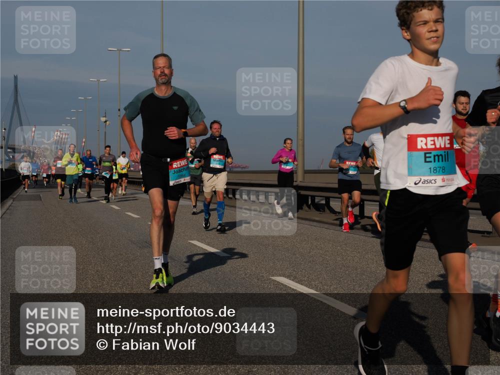 03.10.2025 - Köhlbrandbrückenlauf Fabian Wolf http://msf.ph/oto/9034443 03.10.2025 09:48:41 Position 3 1056, 1878 meine-sportfotos.de