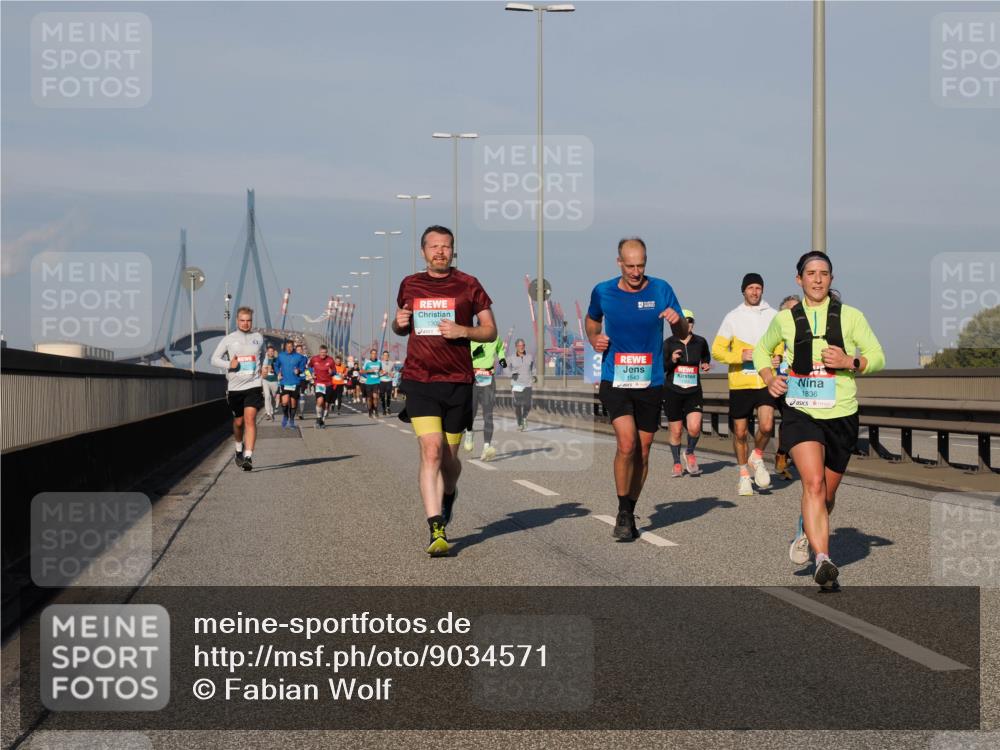 03.10.2025 - Köhlbrandbrückenlauf Fabian Wolf http://msf.ph/oto/9034571 03.10.2025 09:48:50 Position 3 1300, 1543, 1836 meine-sportfotos.de