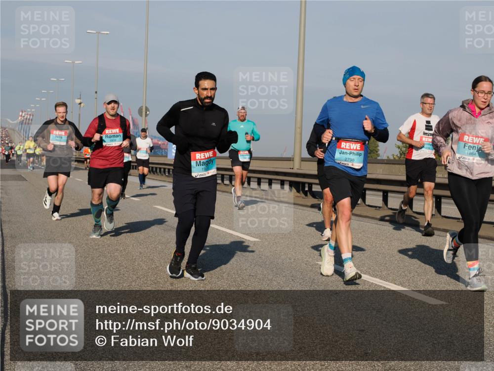 03.10.2025 - Köhlbrandbrückenlauf Fabian Wolf http://msf.ph/oto/9034904 03.10.2025 09:49:16 Position 3 1808, 1931, 2798, 1864 meine-sportfotos.de