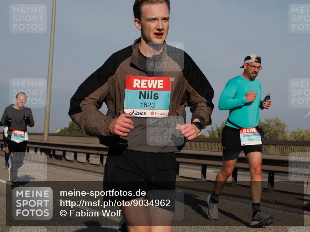 03.10.2025 - Köhlbrandbrückenlauf Fabian Wolf http://msf.ph/oto/9034962 03.10.2025 09:49:20 Position 3 1308, 1623, 1326 meine-sportfotos.de