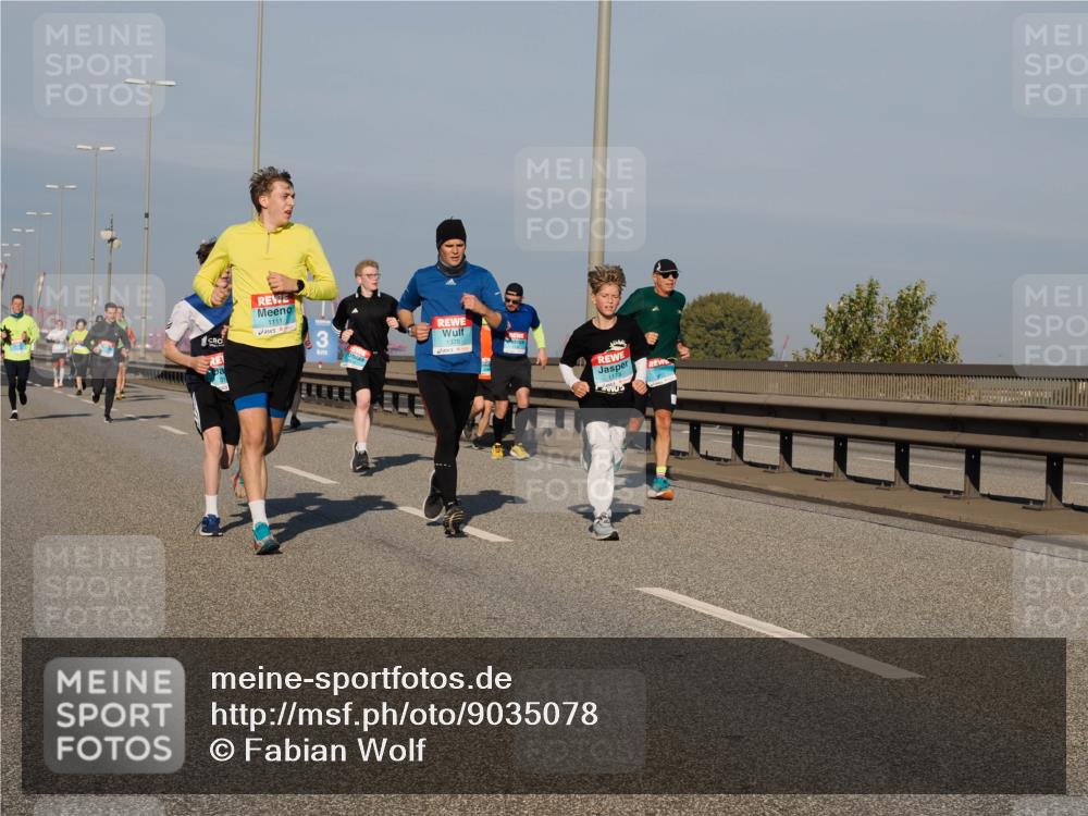 03.10.2025 - Köhlbrandbrückenlauf Fabian Wolf http://msf.ph/oto/9035078 03.10.2025 09:49:30 Position 3 1111, 1370, 1173 meine-sportfotos.de