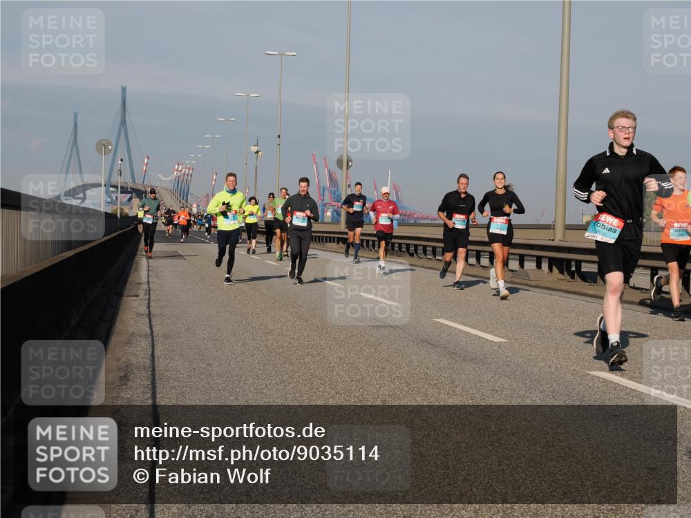03.10.2025 - Köhlbrandbrückenlauf Fabian Wolf http://msf.ph/oto/9035114 03.10.2025 09:49:34 Position 3 3516, 3496 meine-sportfotos.de