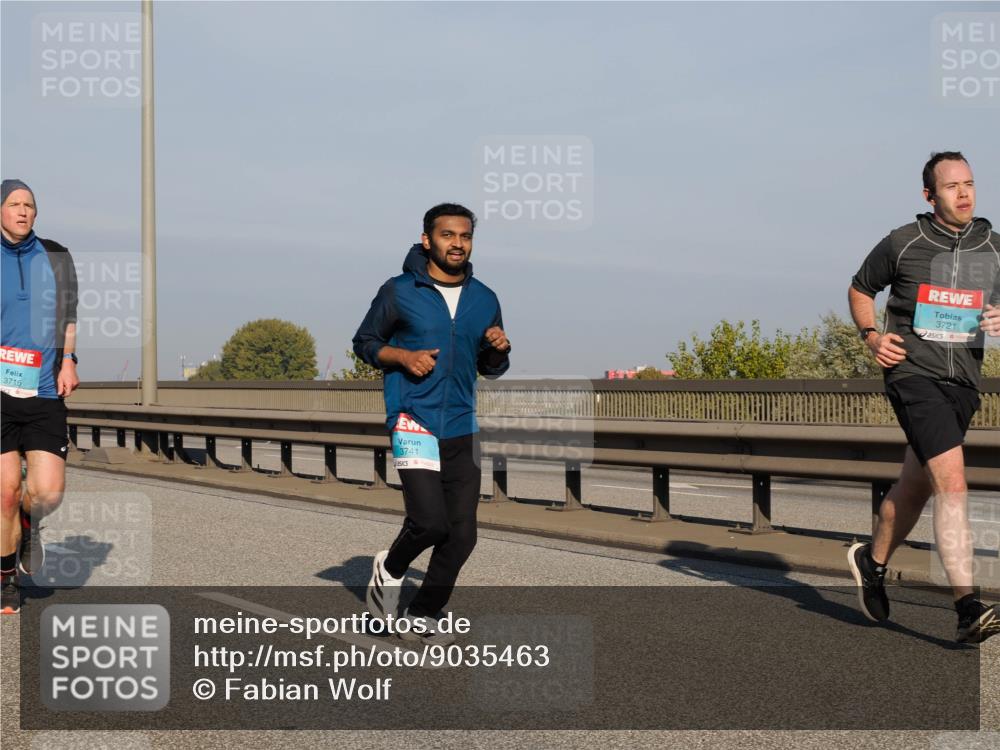 03.10.2025 - Köhlbrandbrückenlauf Fabian Wolf http://msf.ph/oto/9035463 03.10.2025 09:49:59 Position 3 3716, 3741, 3721 meine-sportfotos.de